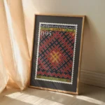 Affiche vintage Algérie Tapis encadrée dans un salon moderne