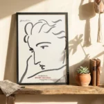 Affiche sous verre Henri Matisse Profil de femme avec cadre noir mat dans un salon lumineux au style déco bohème et minimaliste